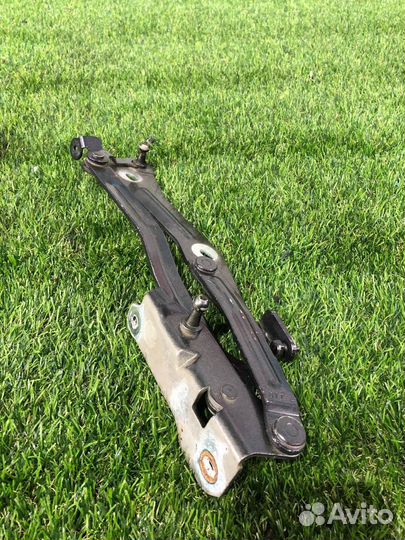 Петля крышки багажника левая Ford Mustang 6 S550