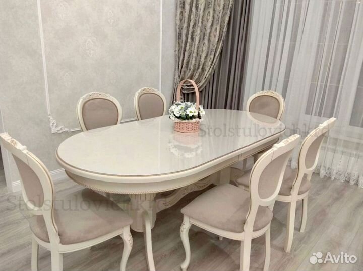 Кухонный стол и стулья