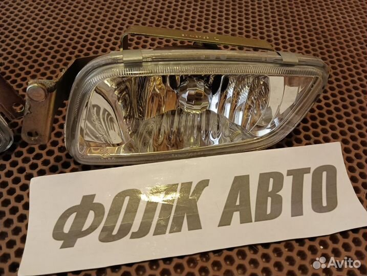 Фара противотуманная Mitsubishi Pajero 3 стекло