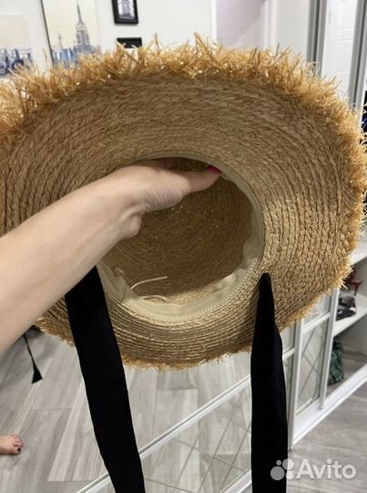 Шляпа с лентами буква М