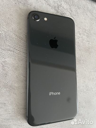 Телефон iPhone 8