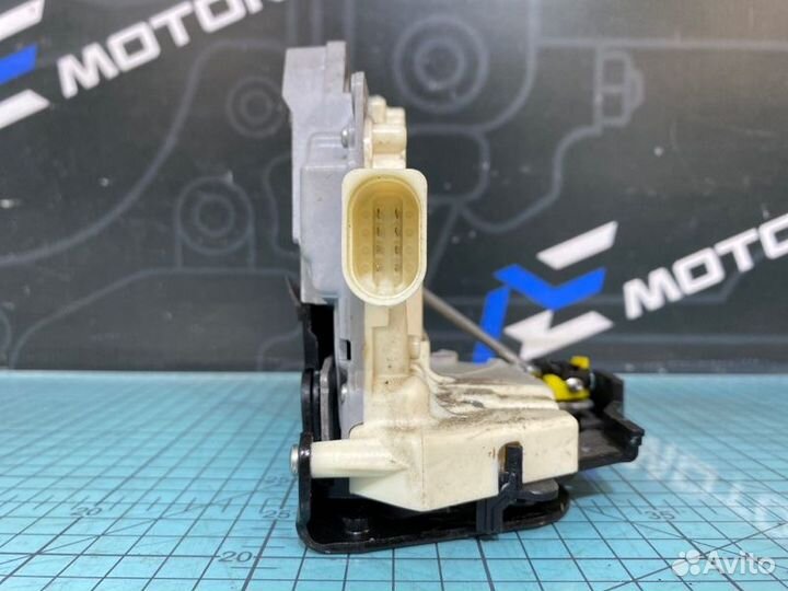 Замок двери задний левый Audi A6 C6 BDW 2005