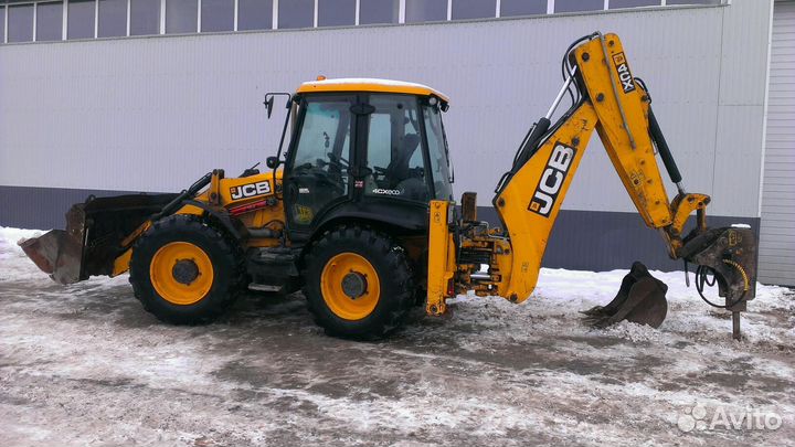 Экскаватор-погрузчик JCB с гидромолотом