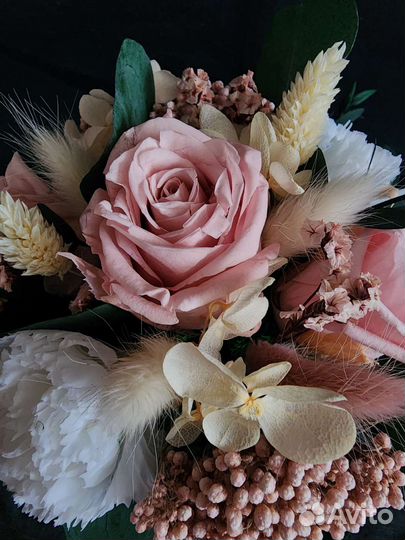 Букет из роз гортензии