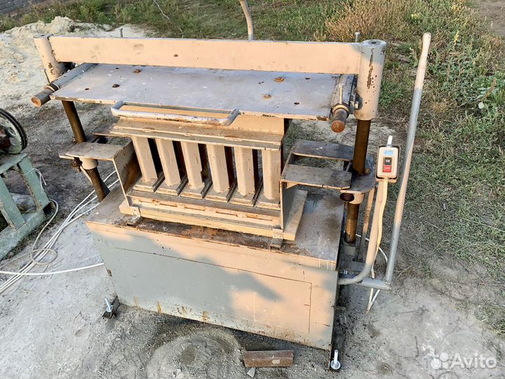 Вибропресс для тротуарной плитки и поребрика