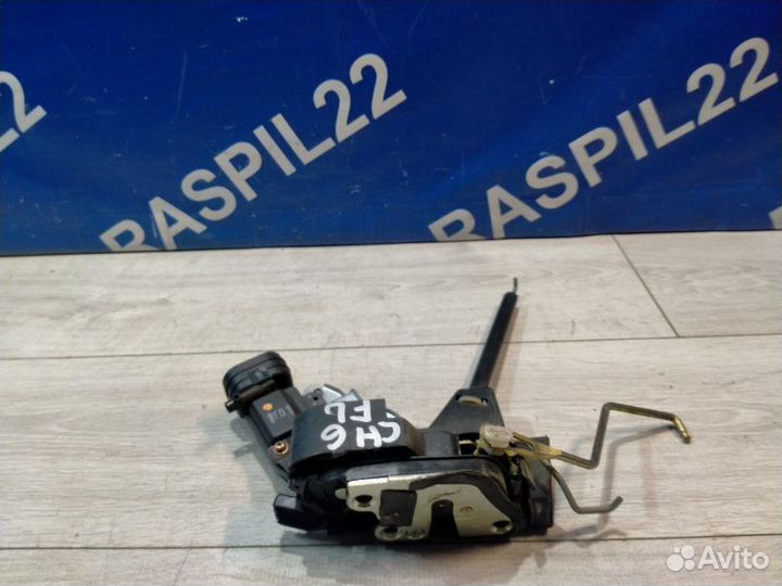 Замок двери передний левый Toyota Chaser GX100