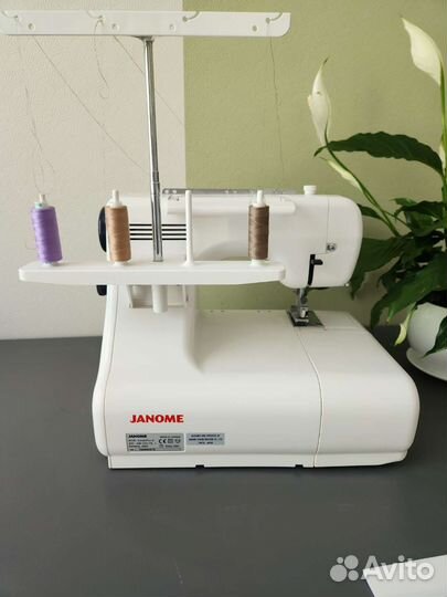 Распошивальная плоскошовная машинка Janome