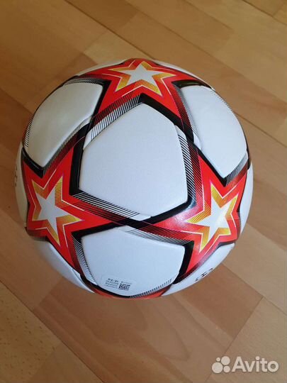 Профессиональный футбольный мяч Adidas лч