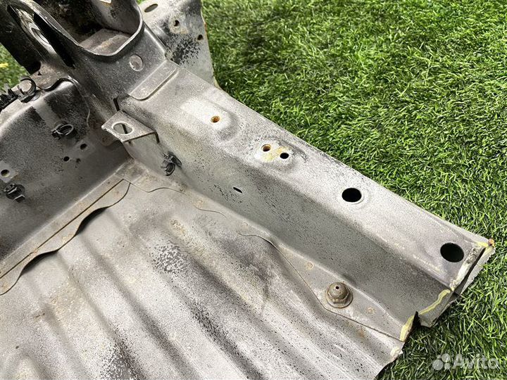 Крепление рычага заднее Toyota Regius / Touring