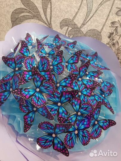 Светящийся букет из бабочек