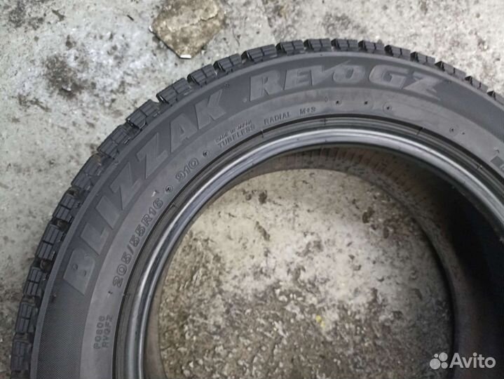 Bridgestone Blizzak Revo GZ 205/55 R16