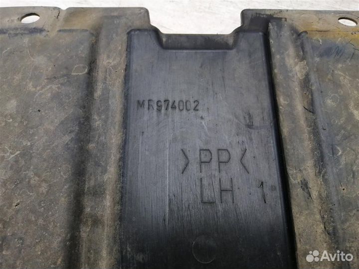 Пыльник двигателя Митсубиси Лансер 9 Левый нижний