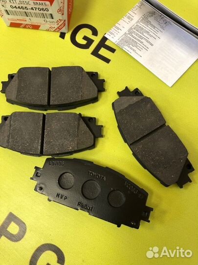 Колодки тормозные передние Toyota Prius ZVW30