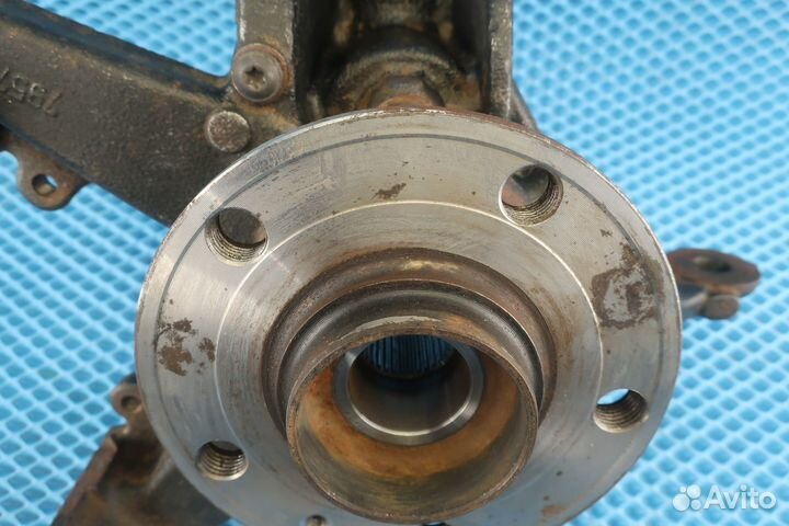 Кулак поворотный передний левый Golf 6 1K0407255T