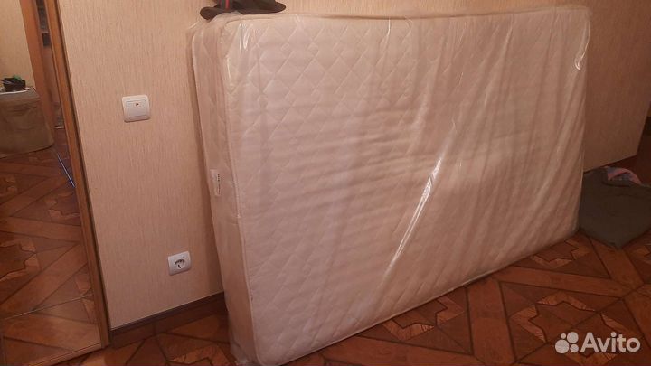 Матрас на кровать б/у
