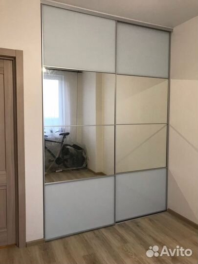 Зеркальный шкаф