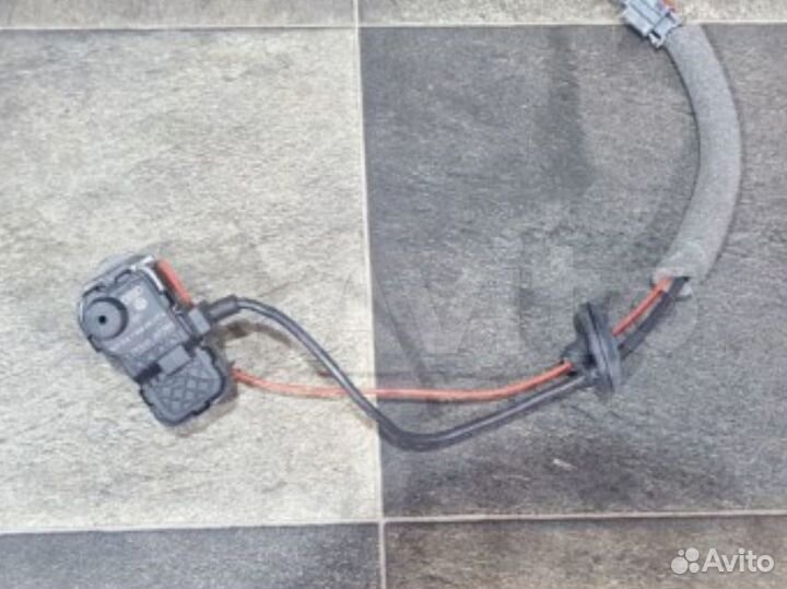 Активатор крышки бензобака Ауди А8 Д4