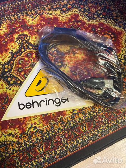 Behrnger U-Phoria UM2