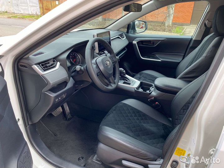 Toyota RAV4 2.5 AT, 2019, 60 200 км