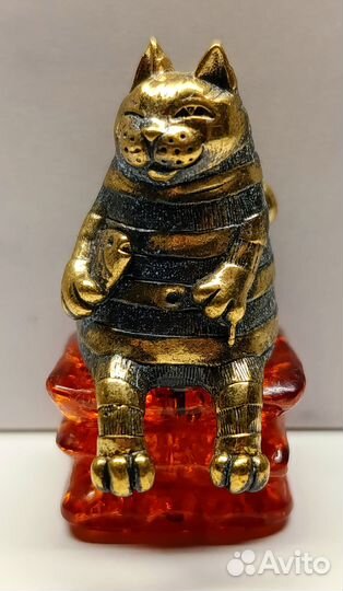 Фигурка Питерский Кот с рыбой бронза