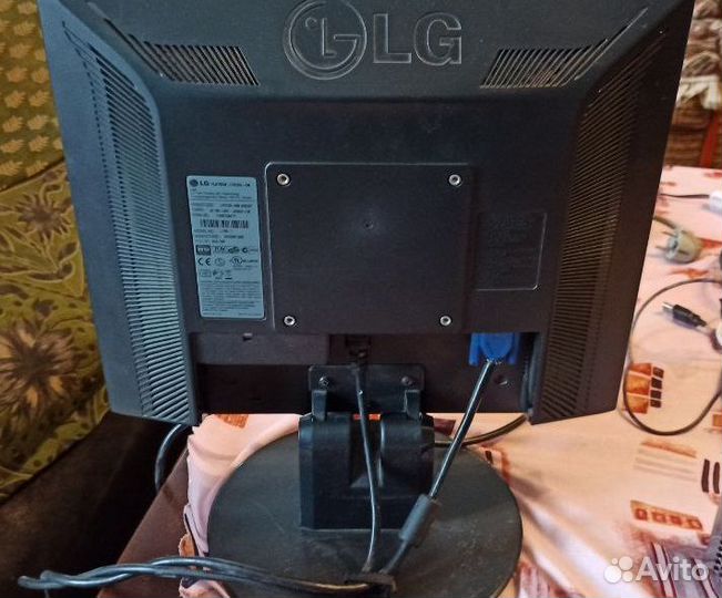 Монитор LG Flatron L1751SQ