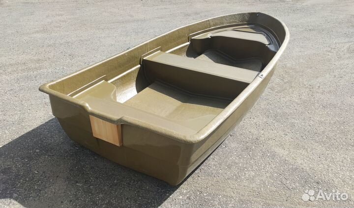 Лодка под мотор на три места