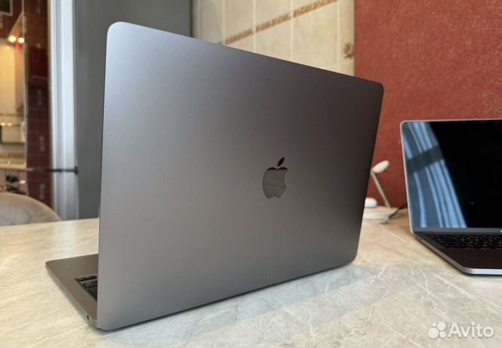 Ноутбук Apple MacBook Pro 13 Mid 2020