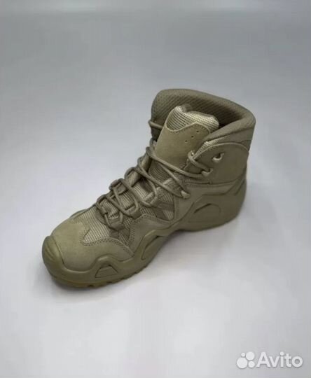 Трекинговые ботинки