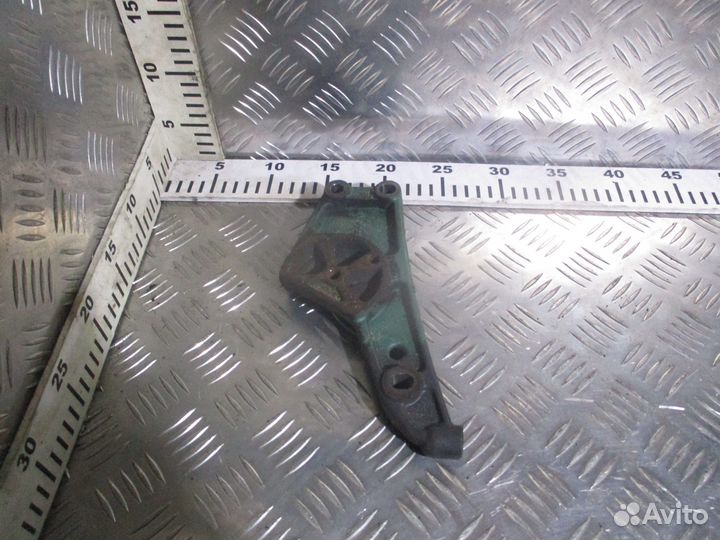Кронштейн ролика натяжителя Volvo 20497896