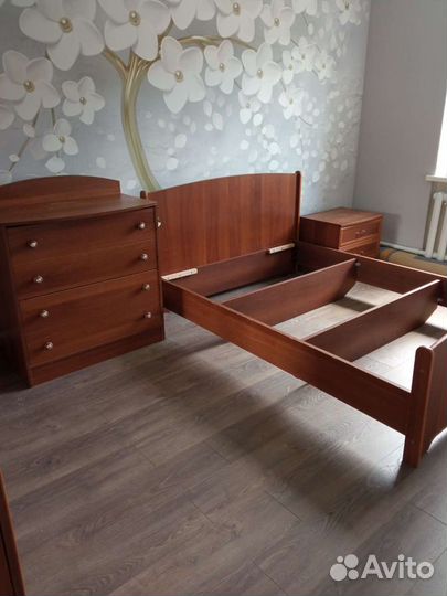 Спальный гарнитур