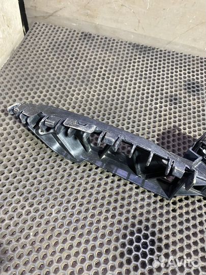 Кронштейн бампера передний правый VW Polo 5 Поло