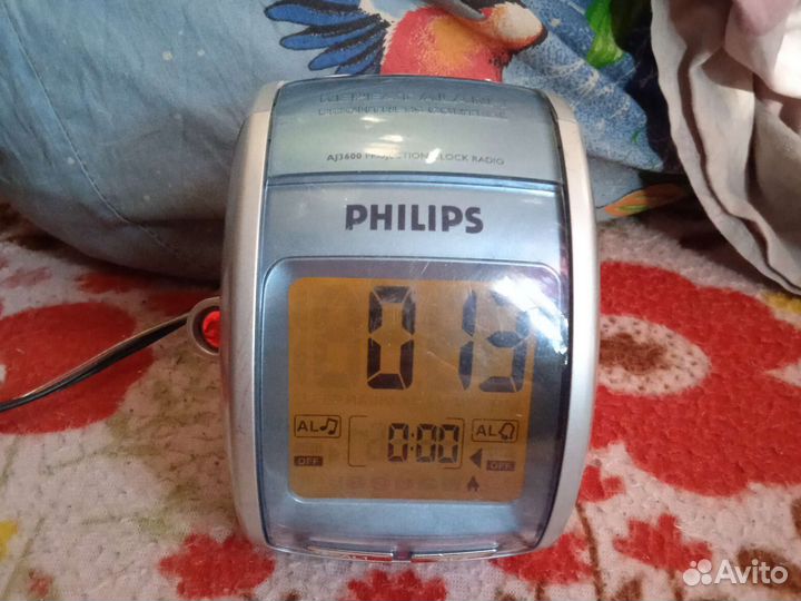 Часы будильник радио с проектором philips