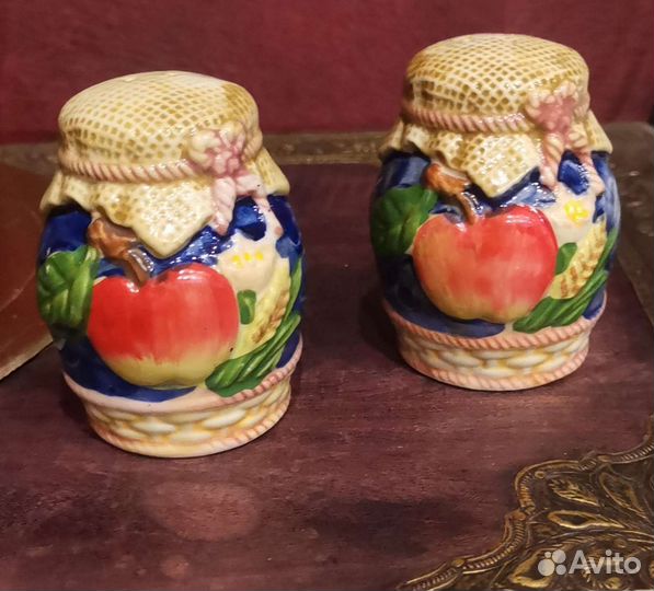 Фарфоровые солонка и перечница времен СССР