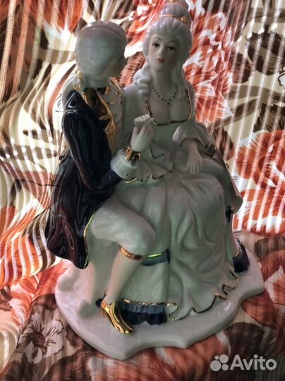 Статуэтка фарфор