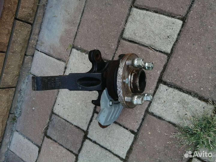 Кулак, ступицы передний правый Дэу Джентра