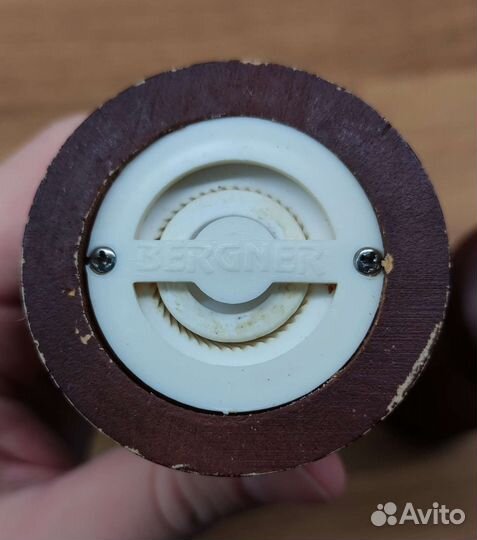 Солонка и перечница с мельницей