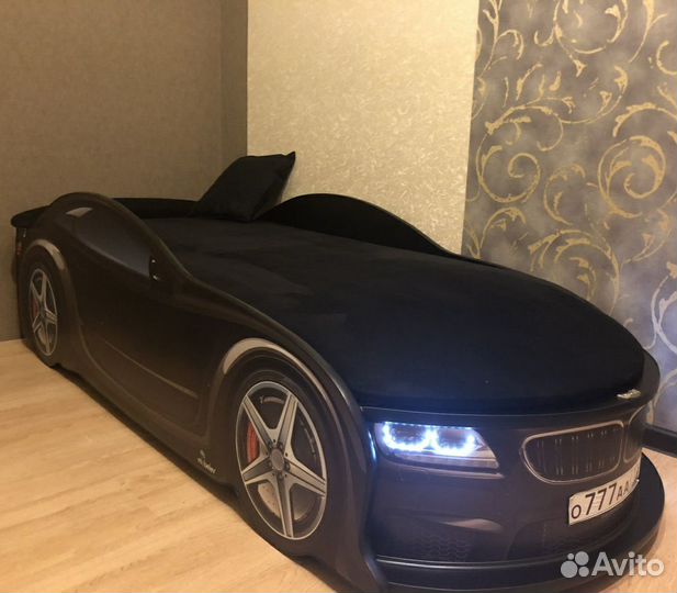 Детская кровать машина