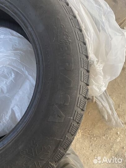 Brasa IceControl 215/65 R16 98