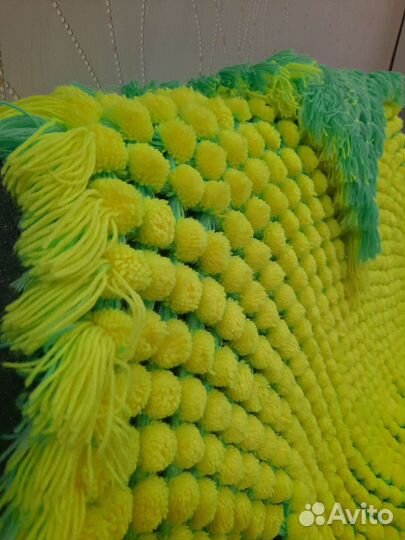 Плед из помпонов