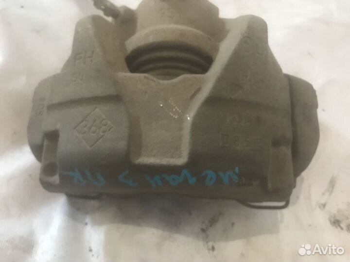 Суппорт тормозной передний правый Renault Megane 3