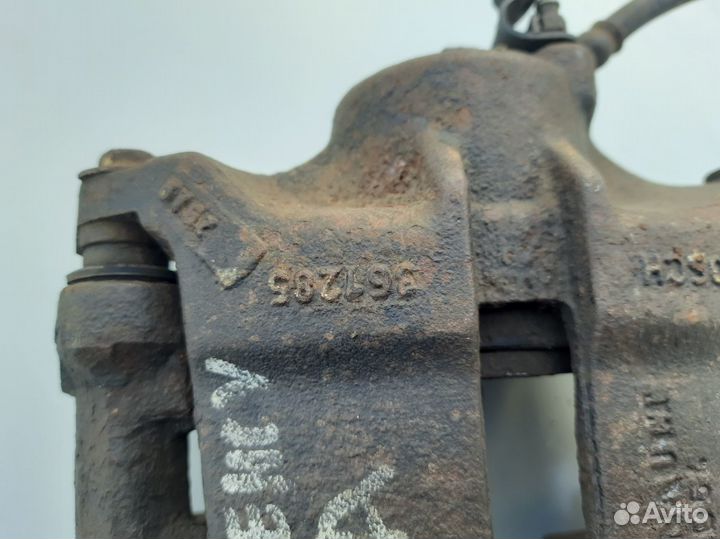 Суппорт передний левый Renault Kangoo 97-03