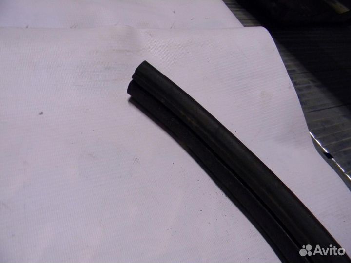 Уплотнитель (внутри) Logan 2005-2014