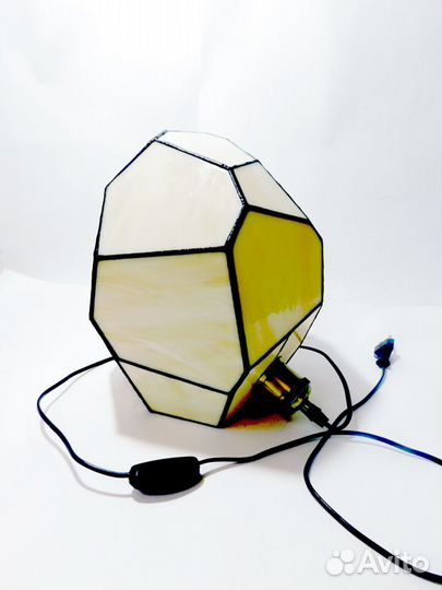 Декоративный светильник из витражного стекла