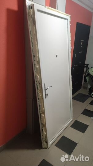 Дверь входная металлическая от застройщика