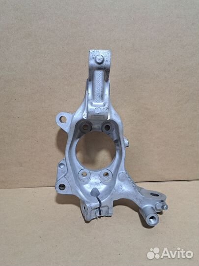 Кулак передний правый Nissan pathfinder R52