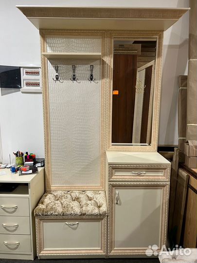 Прихожая бежевая