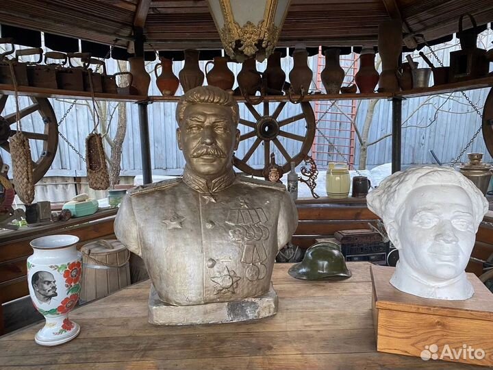 Бюст Сталина