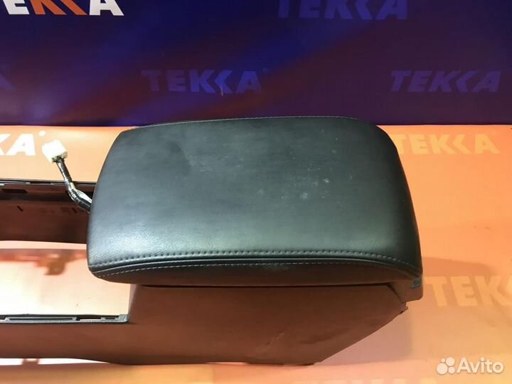 Подлокотник передний Мазда 6 гш