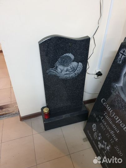 Гранитные стеллы