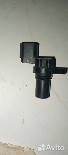 Датчик распредвала Mitsubishi Carisma